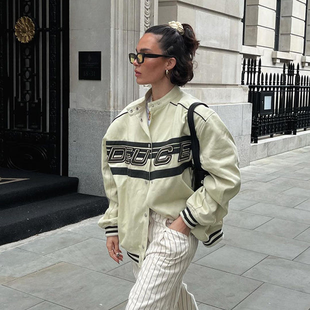 Damen sportliche Oversize-Jacke mit kontrastierendem Logo WW