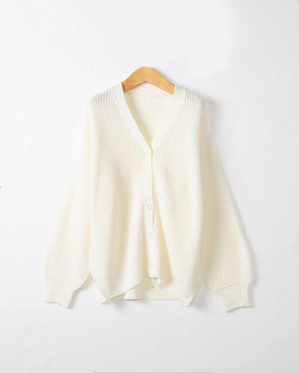 Damen Strickjacke mit strukturiertem Muster und praktischen Knopfdetails WW