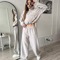 Damen sportliches Freizeit-Set mit cropped Hoodie und weiten Hosen WW