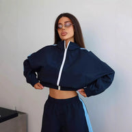 Damen sportliches Freizeit-Set mit atmungsaktivem Oberteil und Shorts WW