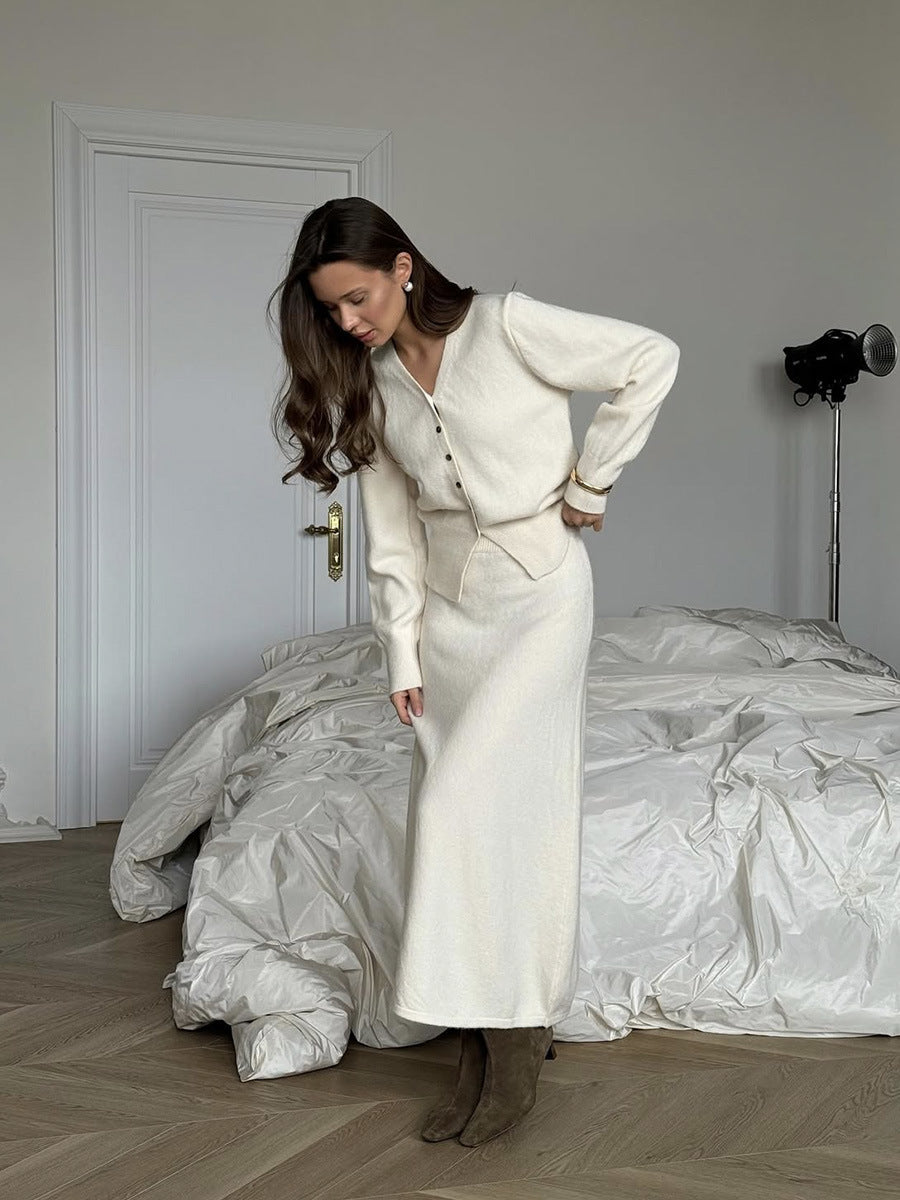 Damen Strickensemble mit klassischem V-Ausschnitt und Knopfdetails WW