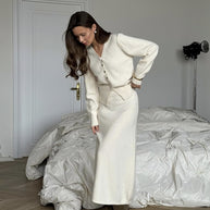 Damen Strickensemble mit klassischem V-Ausschnitt und Knopfdetails WW