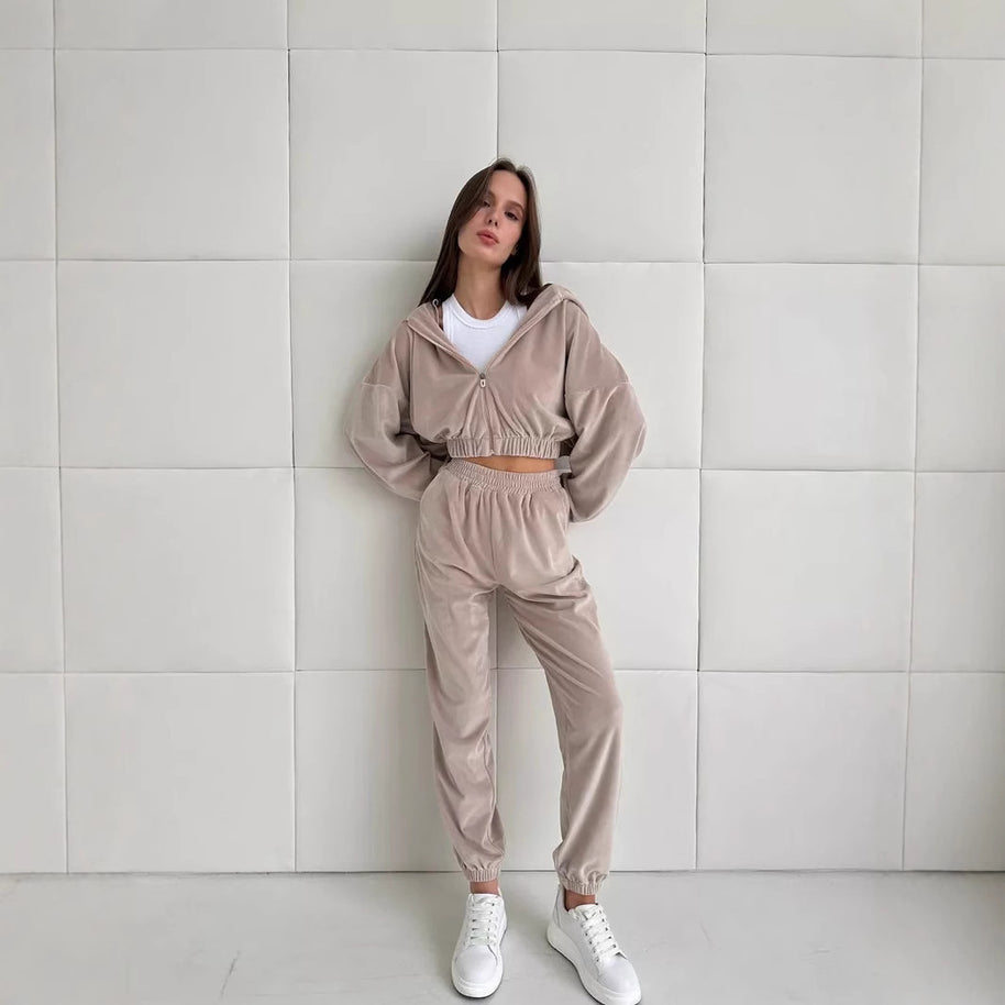 Damen sportliche Veloursjacke mit elastischen Bündchen und Reißverschluss WW