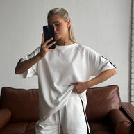 Damen sportliches Kurzarm-Set mit seitlichen Kontraststreifen und elastischer Taille WW