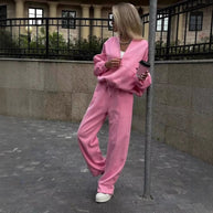 Damen Sportliches Fleece-Set mit kurzem Hoodie und weiter Hose WW