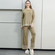 Damen stilvolles Strick-Loungewear-Set mit dekorativen Kontrastabschlüssen WW