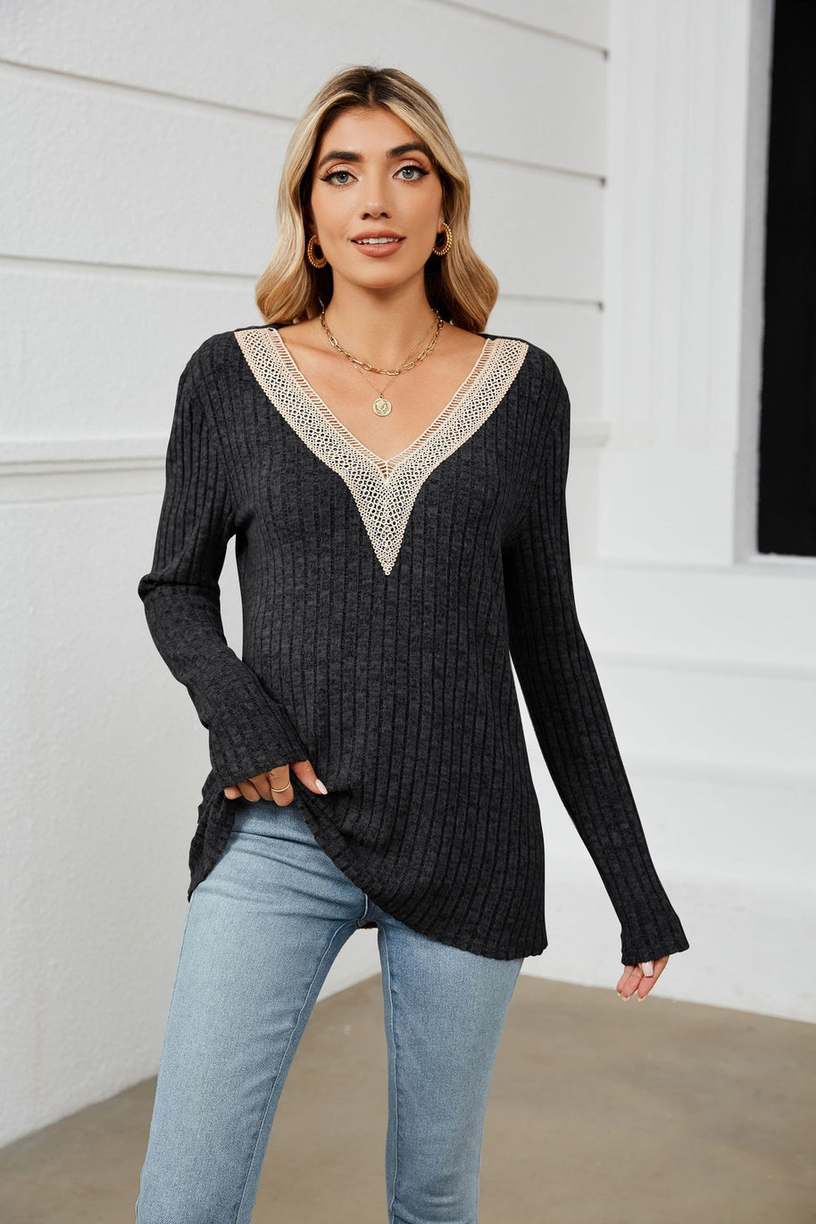 Damen Strickpullover mit V-Ausschnitt und romantischer Spitze WW