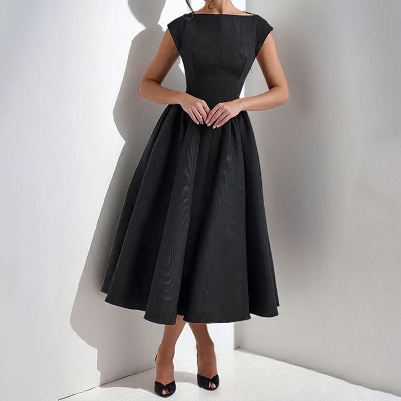 Damen Abendkleid mit elegantem Schnitt und schwingendem Rock WW