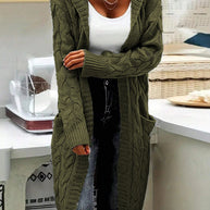 Damen Strickjacke im lässigen Langschnitt mit Zopfmuster und praktischen Taschen WW