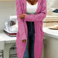 Damen Strickjacke im lässigen Langschnitt mit Zopfmuster und praktischen Taschen WW