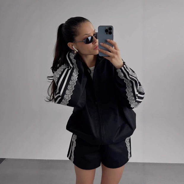 Damen sportliches Set mit eleganten Spitzenapplikationen WW