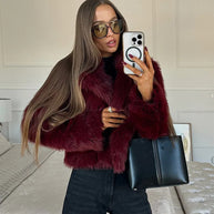 Damen Kunstpelzjacke mit voluminösem Kragen und elegantem Schnitt WW