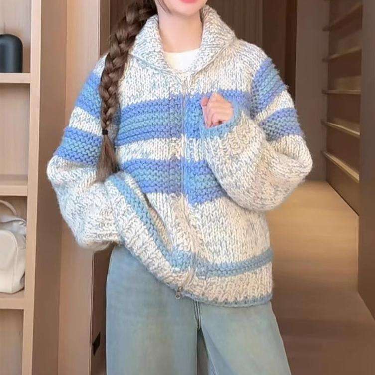 Damen Strickjacke mit breiten Streifen und hochwertigem Reißverschluss WW