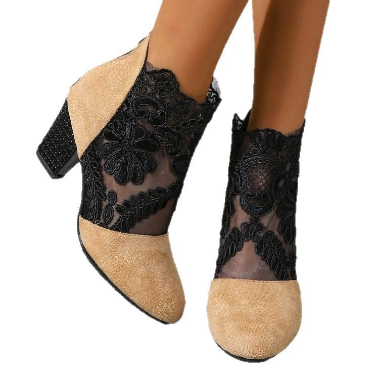 Damen Stiefeletten mit romantischem Spitzen-Obermaterial und komfortablem Blockabsatz W&W Mode