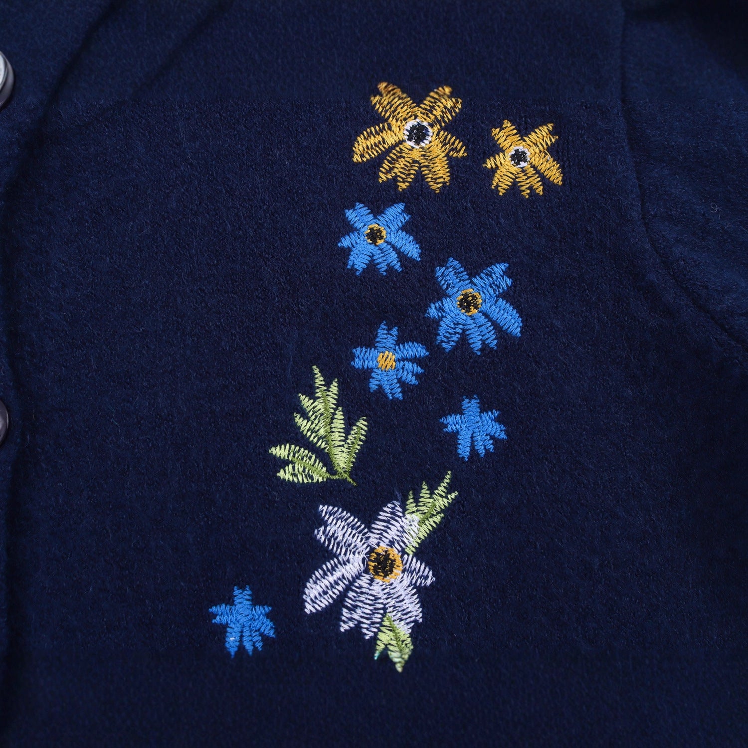 Damen Strickjacke mit floralen Stickereien WW