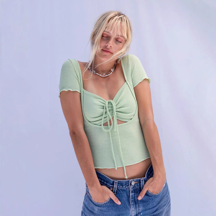 Damen figurbetonter Body mit kreativem Cut-Out und Wickeldetail W&W Mode