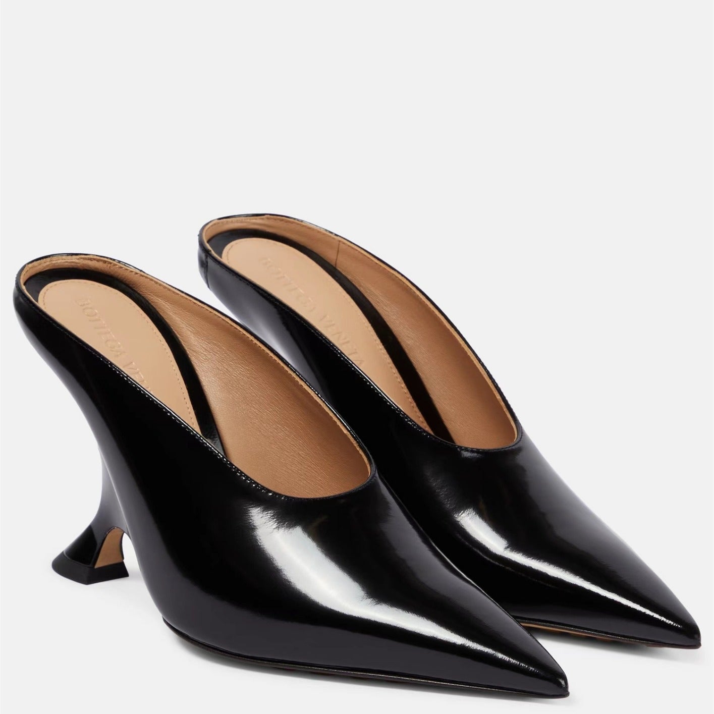 Damen Spitzzehen Metallic Wedge Mules mit skulpturiertem Absatz WW