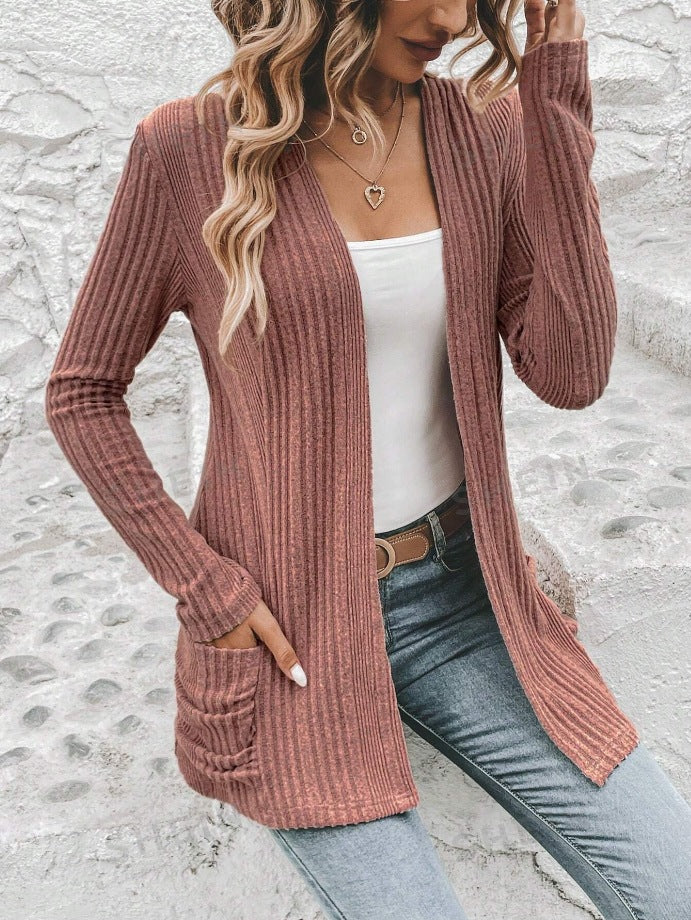 Damen Feinstrickjacke mit tiefem V-Ausschnitt und praktischen Taschen WW