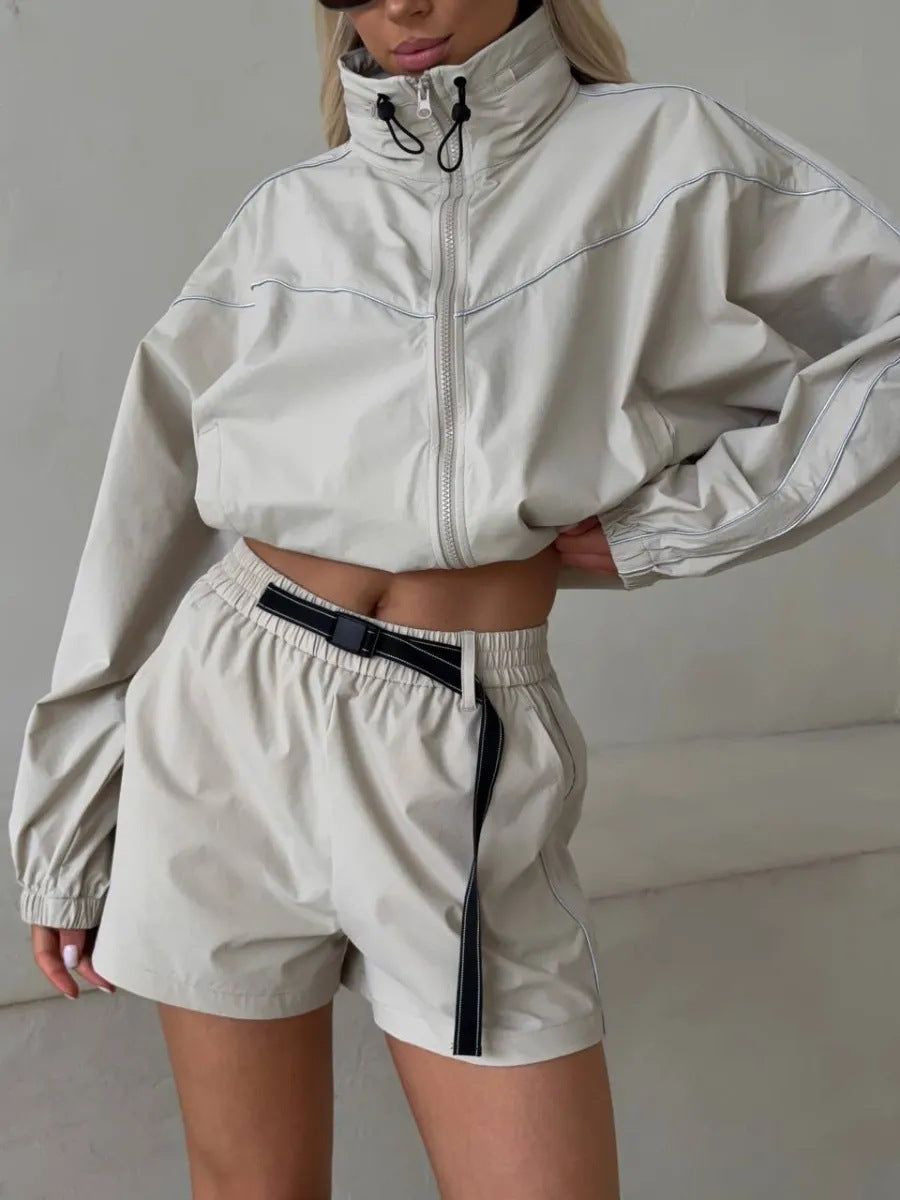 Damen sportlicher Zweiteiler mit cropped Jacke und Shorts WW