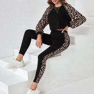 Damen Athleisure Set mit modischen Leopardenärmel und Slim Fit WW