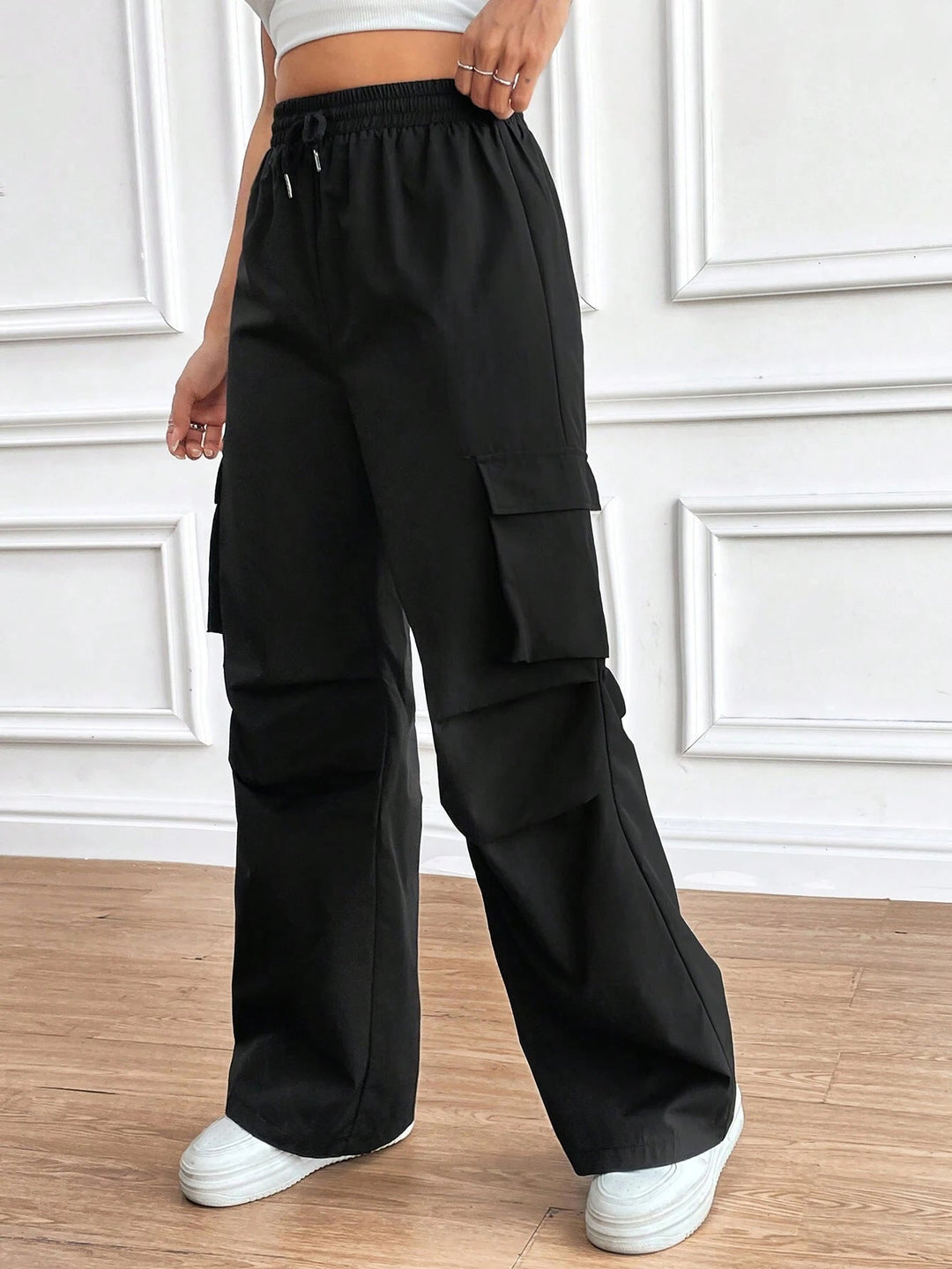 Damen Cargo-Hose mit hochmodernem Schnitt und praktischen Taschen W&W Mode