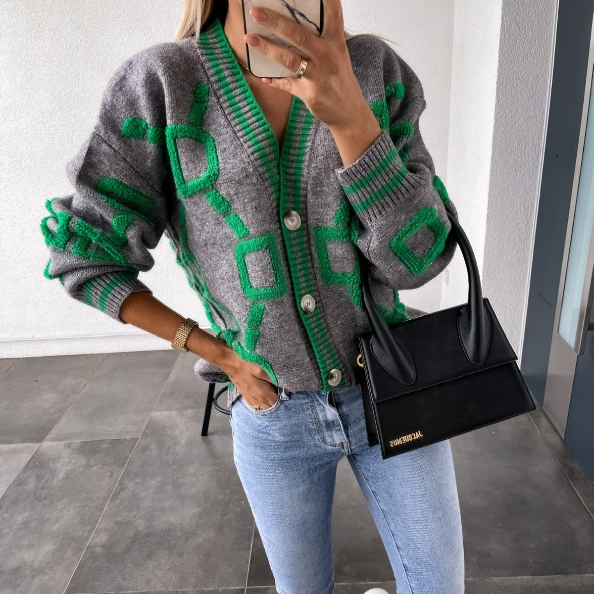 Damen Strickjacke mit grafischem Muster und V-Ausschnitt WW