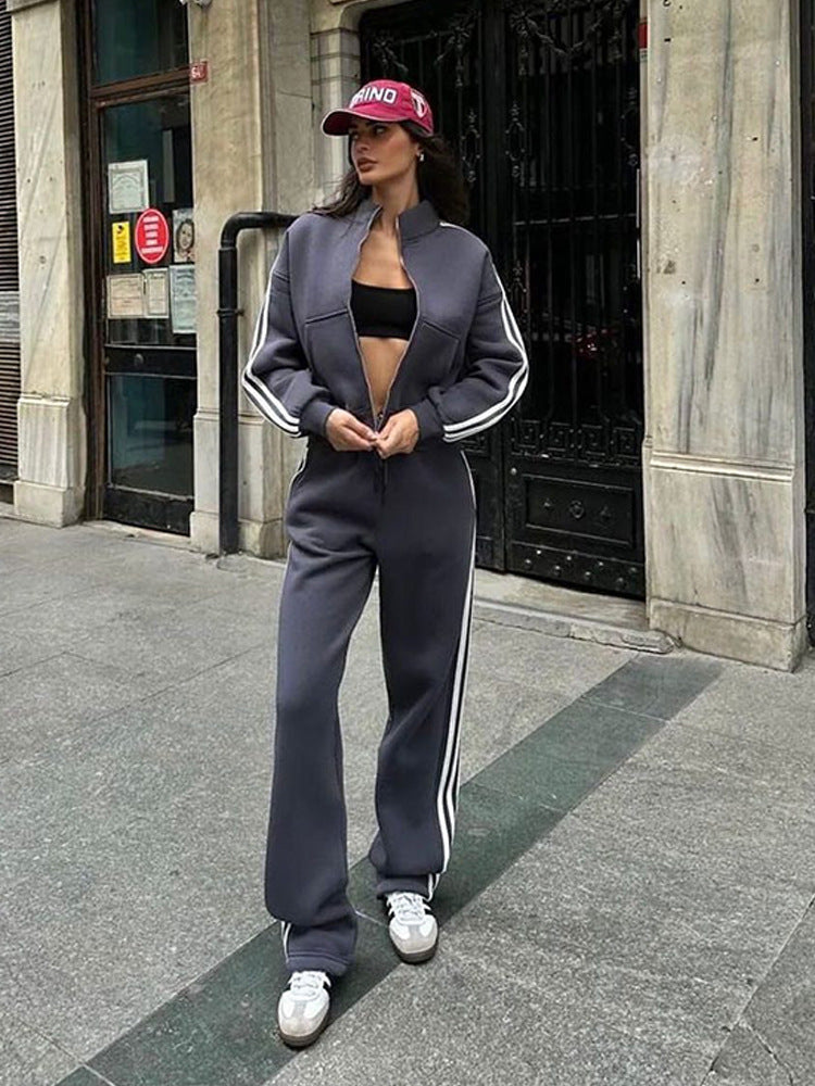 Damen Sportlicher Loungewear-Anzug mit hohem Kragen und seitlichen Streifen WW