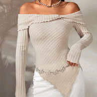 Damen  Schulterfreies Oberteil aus Rippstrick mit asymmetrischem Saum und dekorativen Details WW