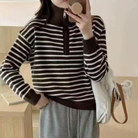 Damen Strickpullover mit kurzem Reißverschluss und modischem Streifenmuster WW