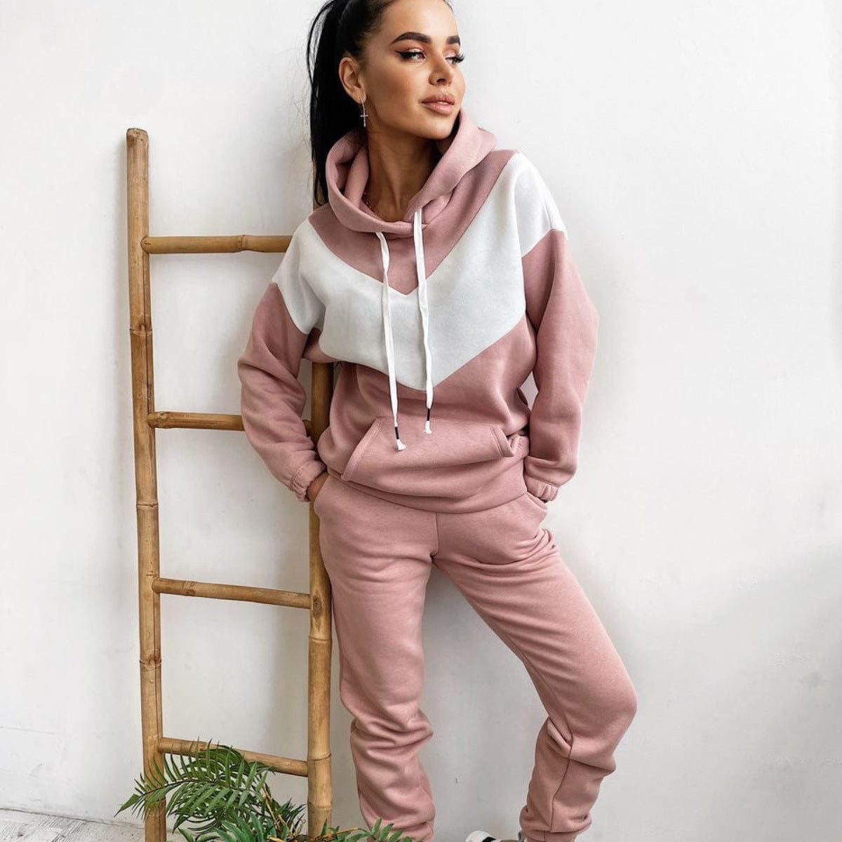 Damen sportlicher Hoodie und enge Jogginghose Set WW