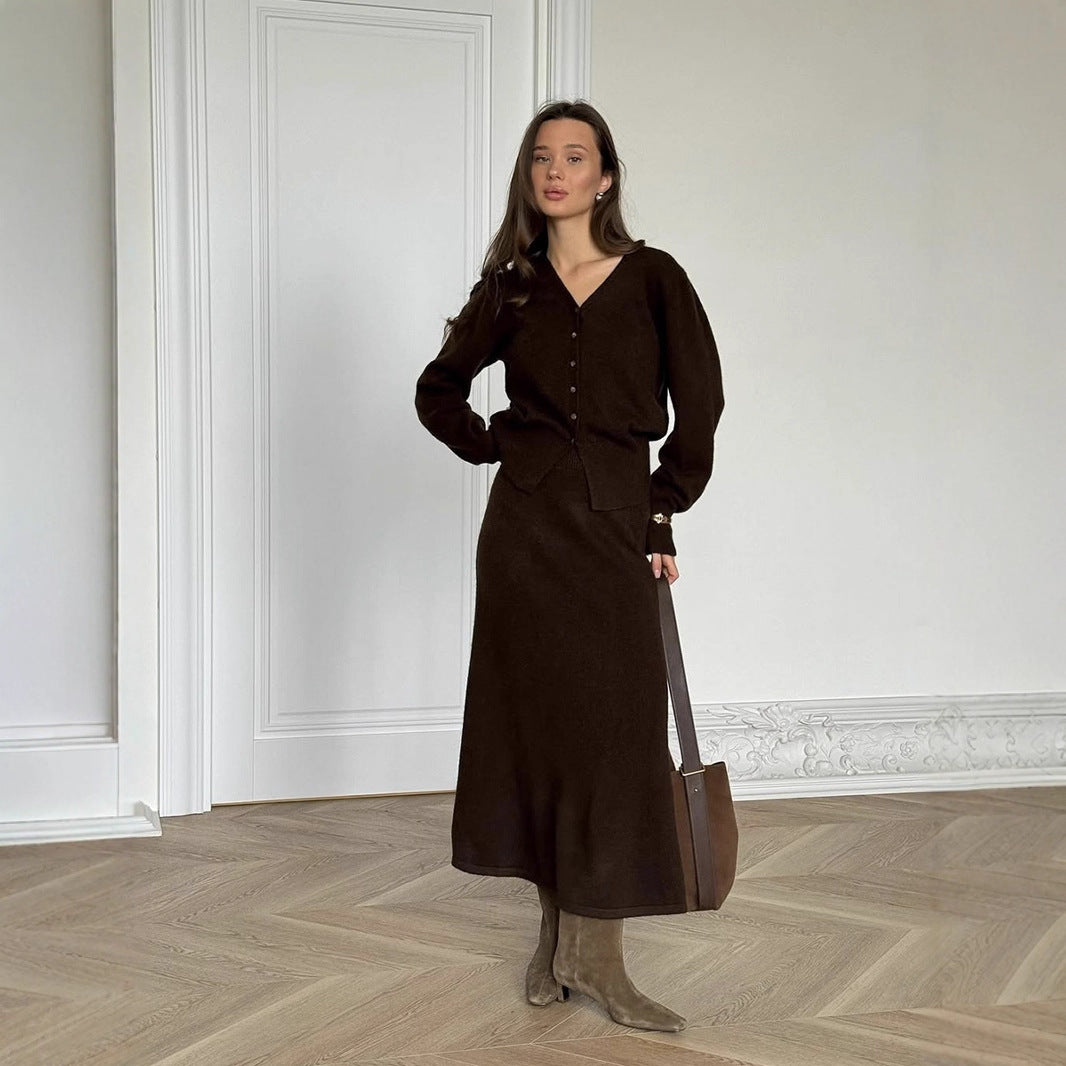 Damen Strickensemble mit klassischem V-Ausschnitt und Knopfdetails WW