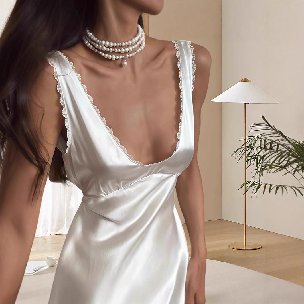 Damen Satin-Maxikleid mit elegantem V-Ausschnitt und feinen Details WW