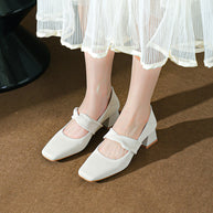 Damen Quadrat-Spitz Blockabsatz Mary Jane Pumps mit dekorativem Riemen WW