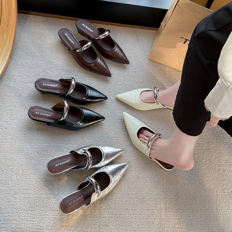 Damen elegante Slingback Mules mit spitzem Zehenbereich und dekorativem Ketten-Detail W&W