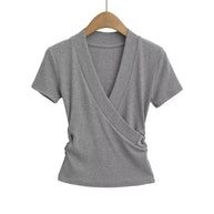 Damen Wickeloberteil mit elegantem V-Ausschnitt und figurumspielendem Schnitt WW