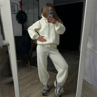 Damen Strickanzug mit lässigem Schnitt und modernem Hoody WW