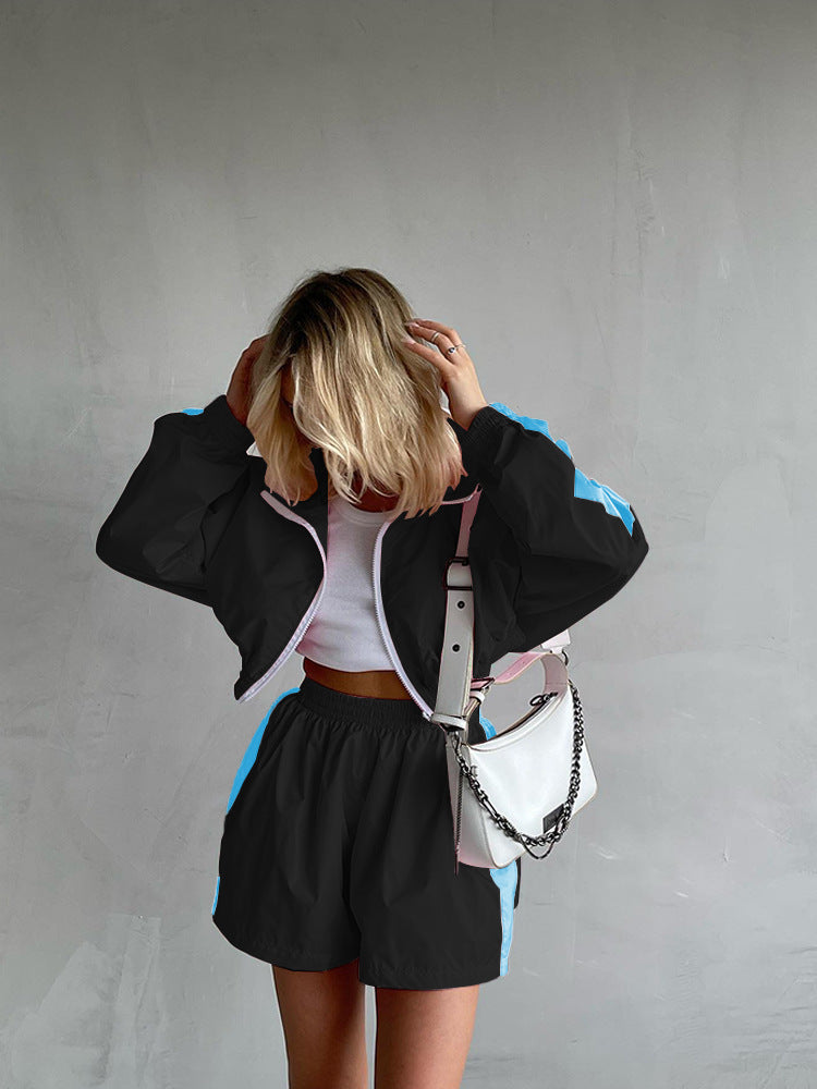 Damen Sportliches Windbreaker-Set mit elastischen Shorts WW