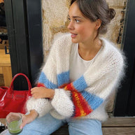 Damen Strickjacke mit bunten Streifen und weitem Schnitt WW