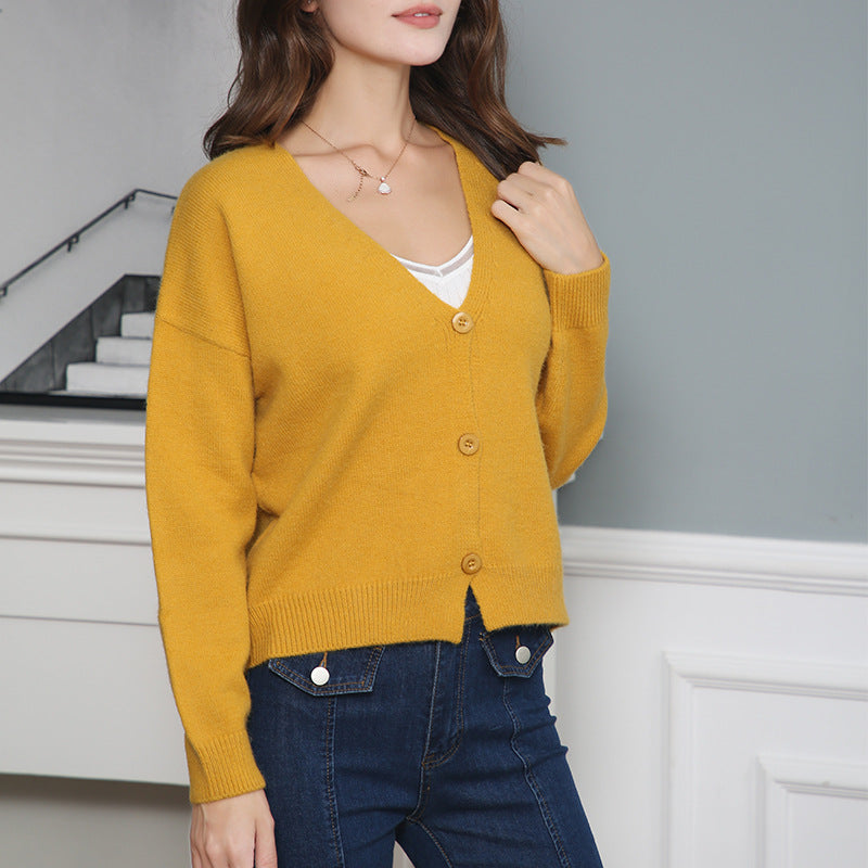 Damen Strickjacke mit V-Ausschnitt und Knopfdetails WW