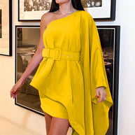 Damen asymmetrisches Cocktailkleid mit weitem Kapellenärmel und eleganter Gürtelschnalle WW