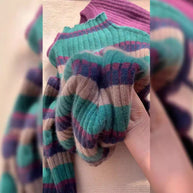 Damen Rippstrickpullover mit hohem Kragen und modischem Streifenmuster WW