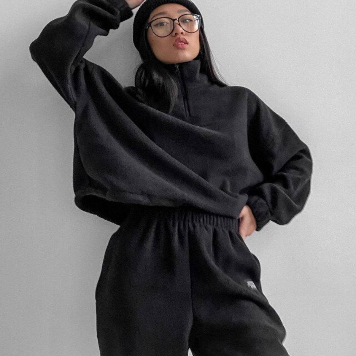Damen bequeme Fleece-Loungejacke mit verkürztem Reißverschluss und elastischem Bund WW