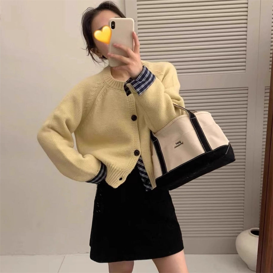 Damen Strickjacke mit eleganten Knopfdetails und hübschem Muster WW