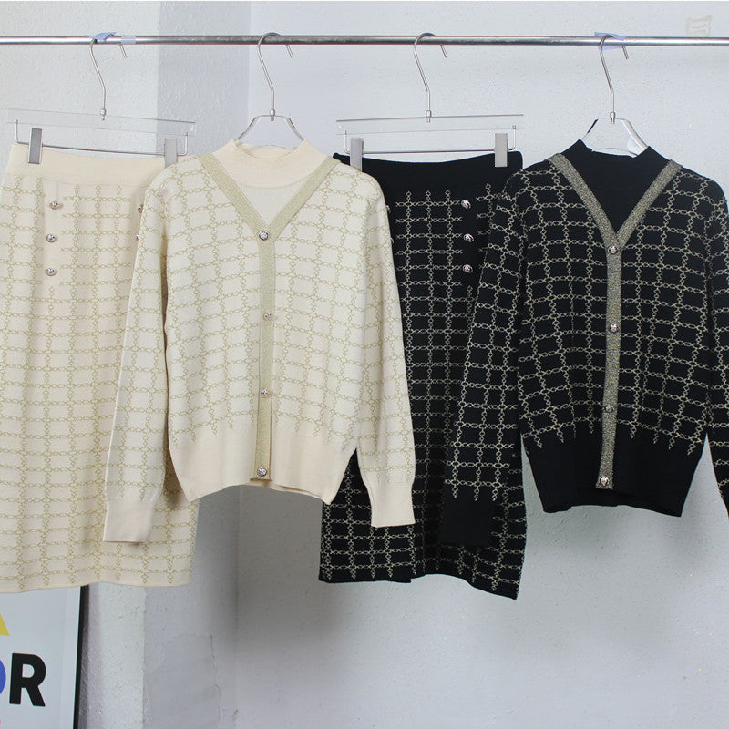 Damen Strickensemble mit dekorativen Knöpfen und elegantem V-Ausschnitt WW