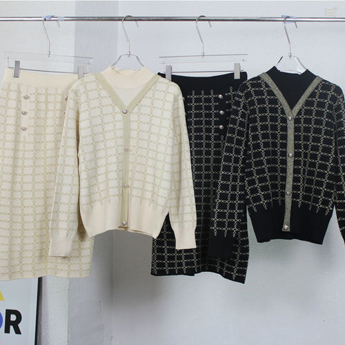 Damen Strickensemble mit dekorativen Knöpfen und elegantem V-Ausschnitt WW