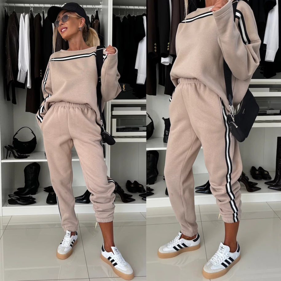 Damen sportliches und lässiges Set mit schmal geschnittenem Oberteil und Jogginghose WW