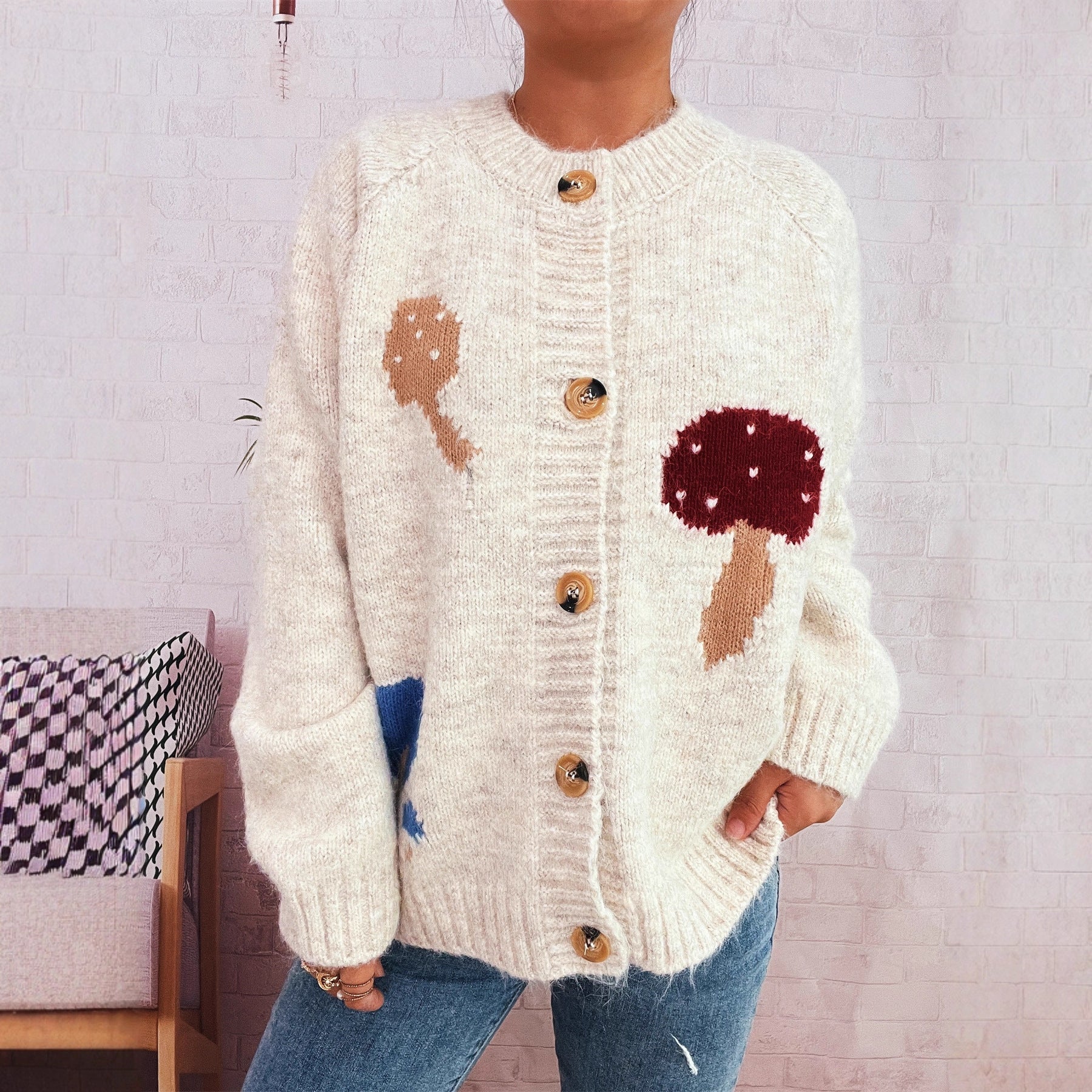 Damen Strickjacke mit buntem Pilzmotiv und Knopfdetails WW