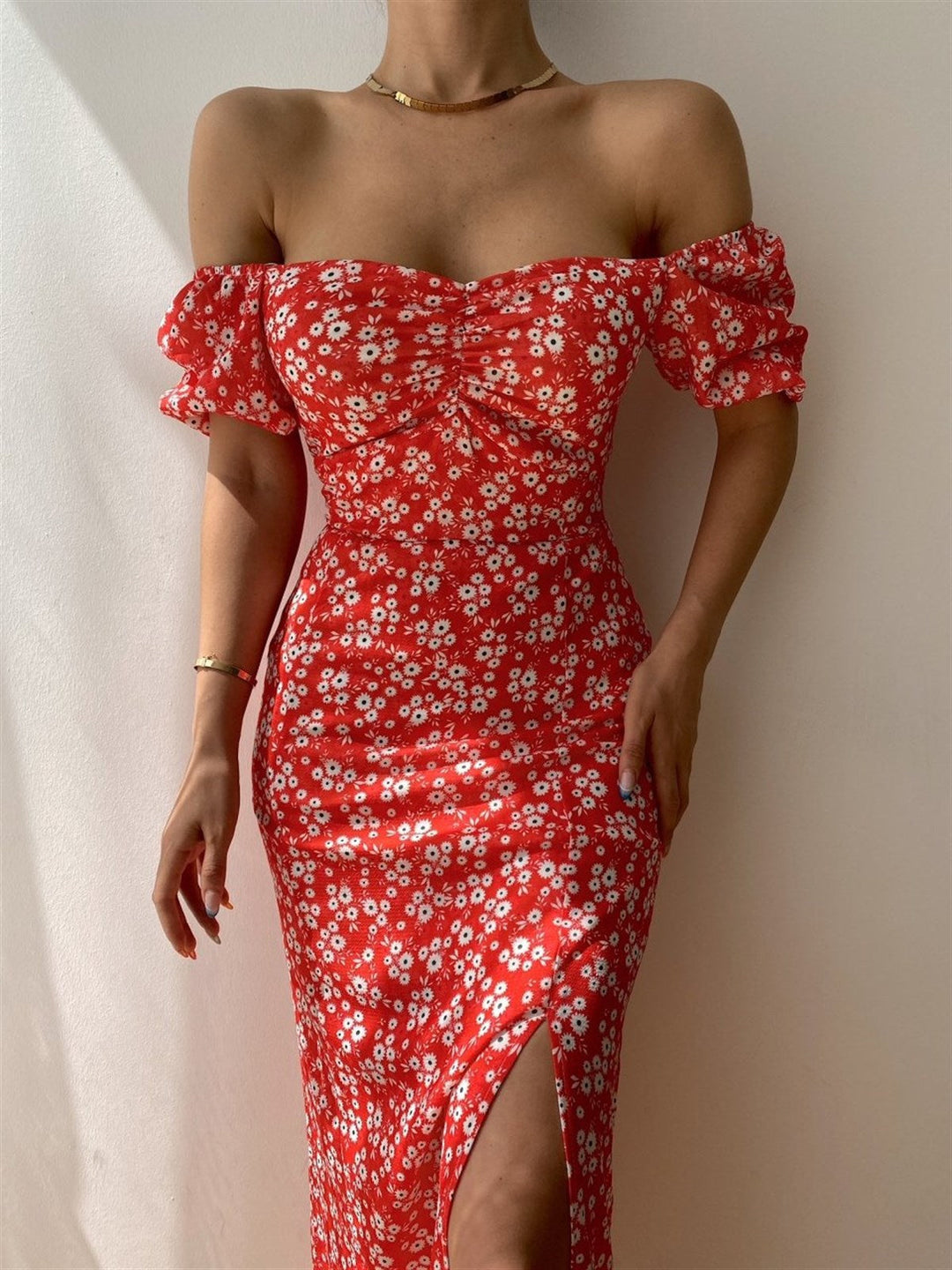 Damen Maxikleid mit schulterfreiem Design und floralem Print W&W Mode