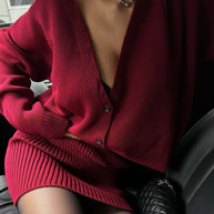 Damen Strick-Anzug mit tiefem V-Ausschnitt und Knopfdetail WW