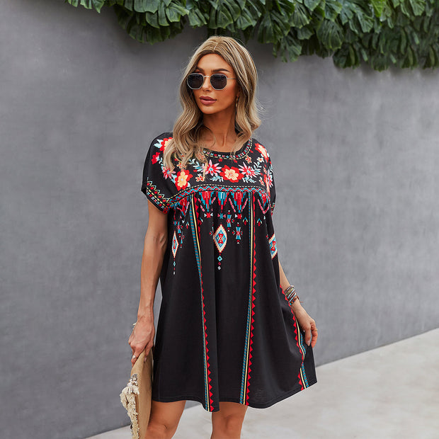 Damen kurzärmeliges Sommerkleid mit buntem Stickdesign und weiter A-Linie WW